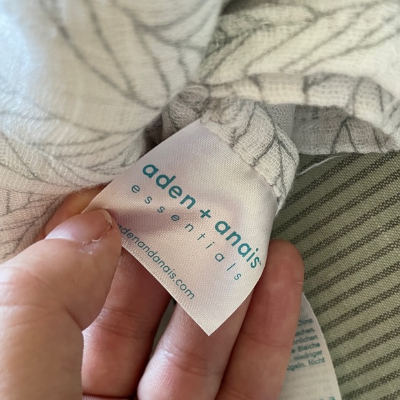 Aden and Anais swaddle/blanket - Picture 3 of 3